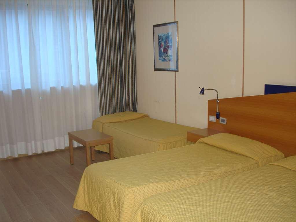 Hotel Express Aosta East Pollein Room photo