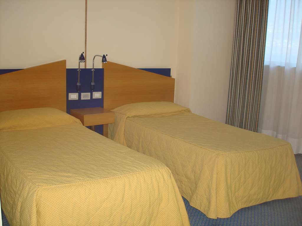 Hotel Express Aosta East Pollein Room photo